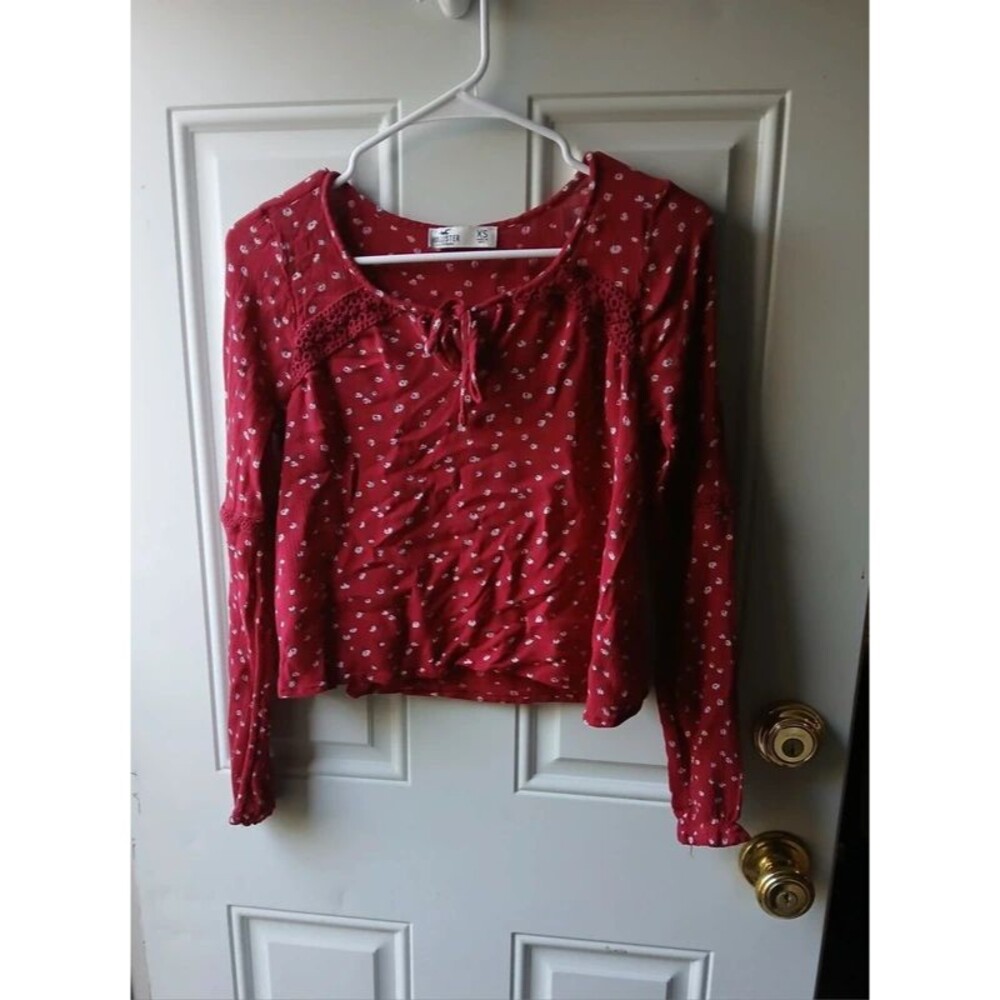 Hollister Women's Red Printed Long-Sleeve Crop Top Tie-Neck Top
